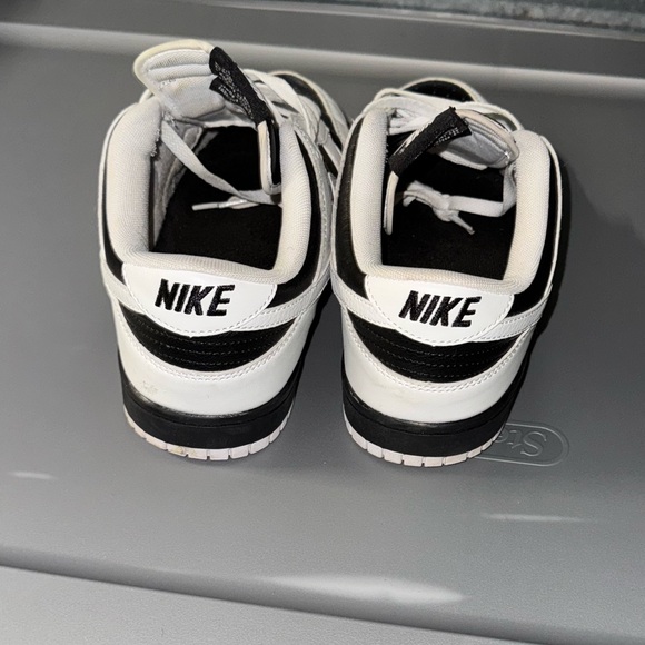 Nike Reverse Panda Dunks (Low) - Picture 3 of 4
